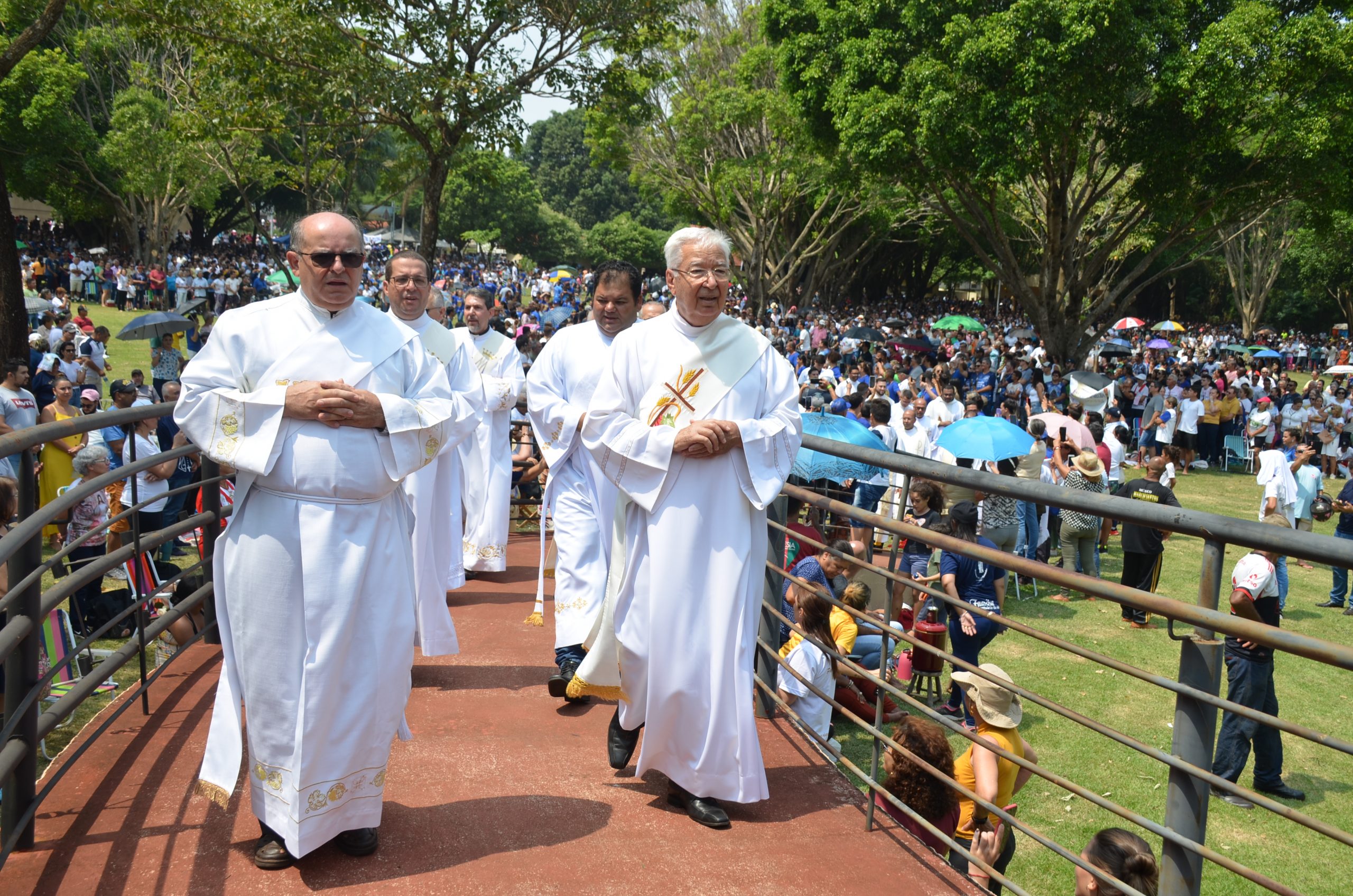 Romaria de N.Sra. Aparecida leva milhares de fiéis ao Santuário de Vila São Pedro