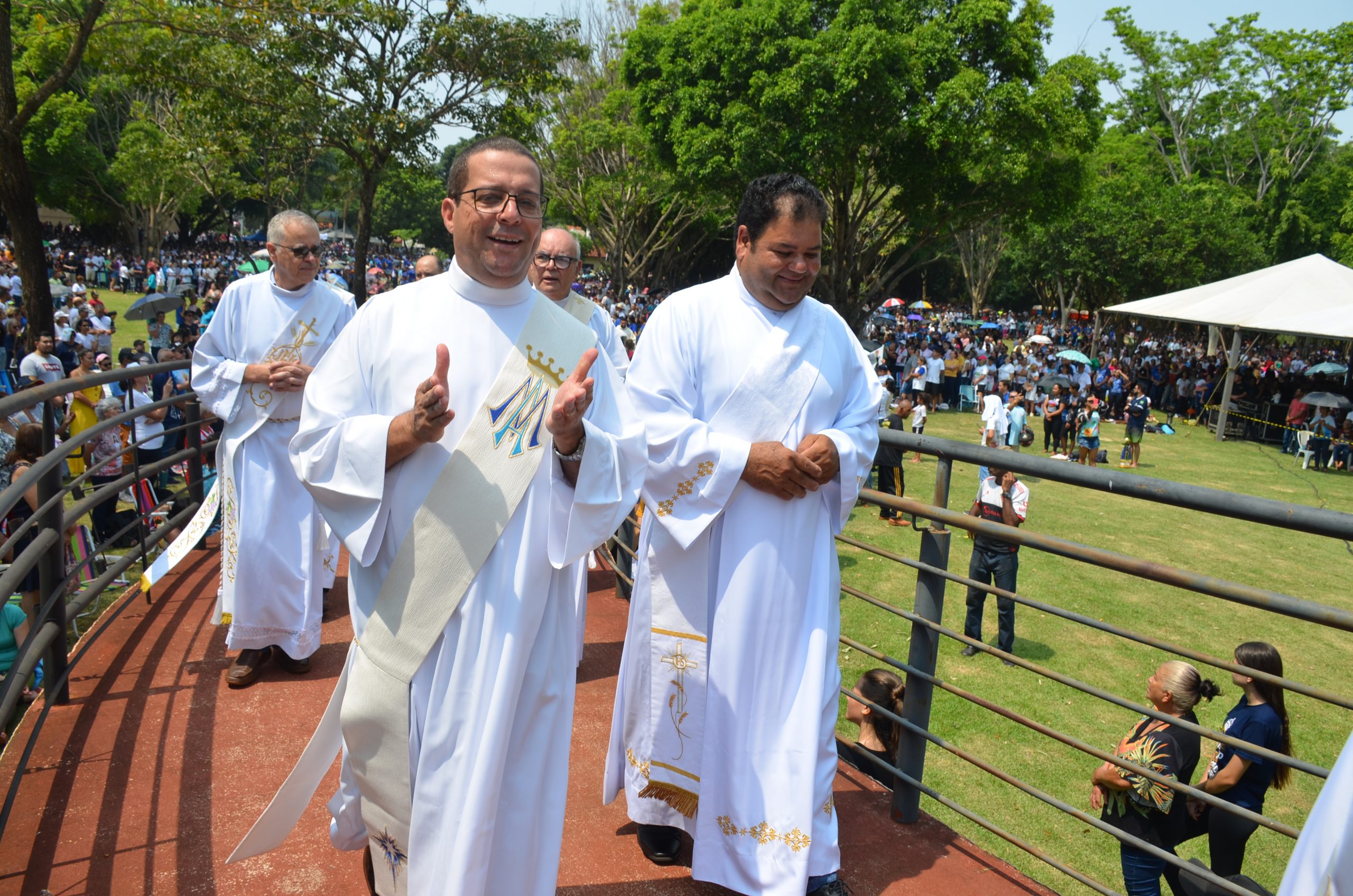 Romaria de N.Sra. Aparecida leva milhares de fiéis ao Santuário de Vila São Pedro