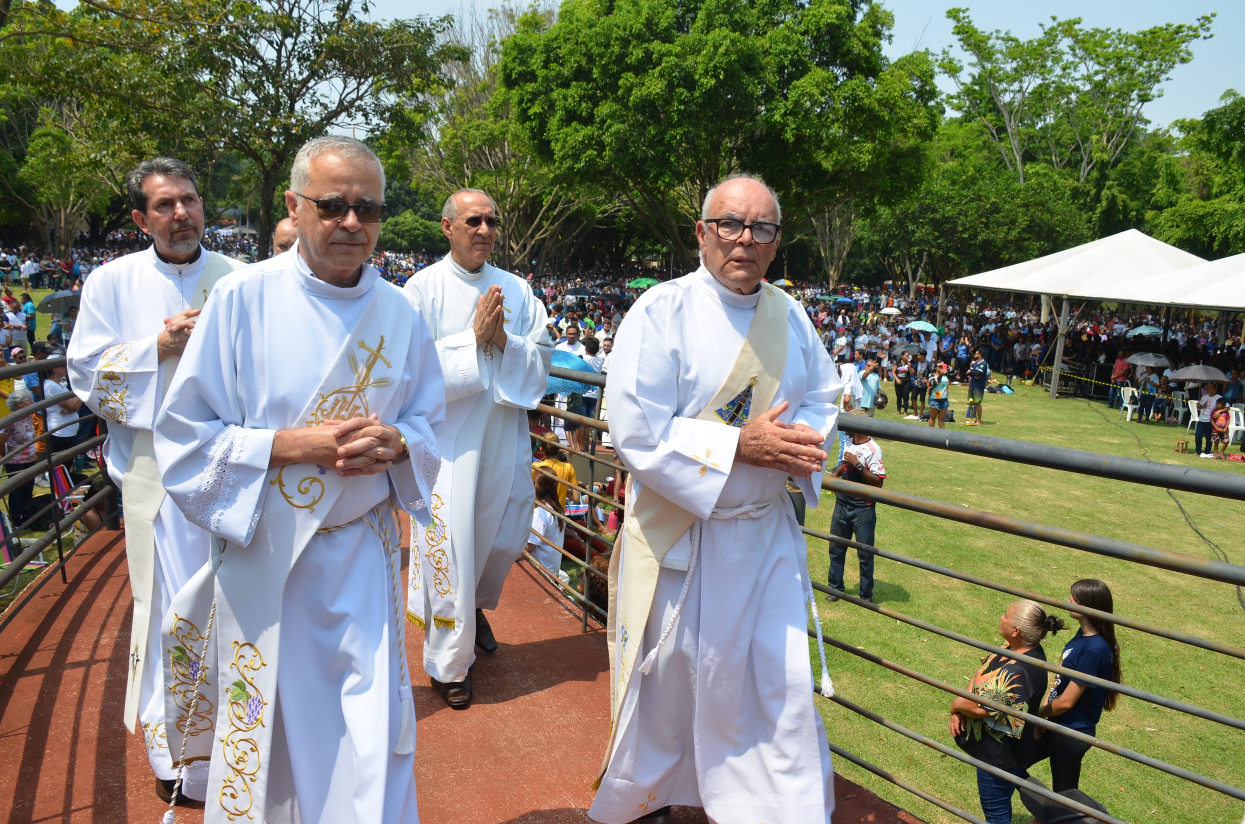 Romaria de N.Sra. Aparecida leva milhares de fiéis ao Santuário de Vila São Pedro