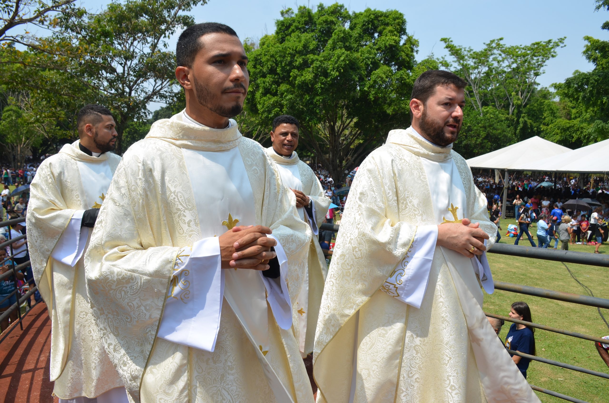 Romaria de N.Sra. Aparecida leva milhares de fiéis ao Santuário de Vila São Pedro