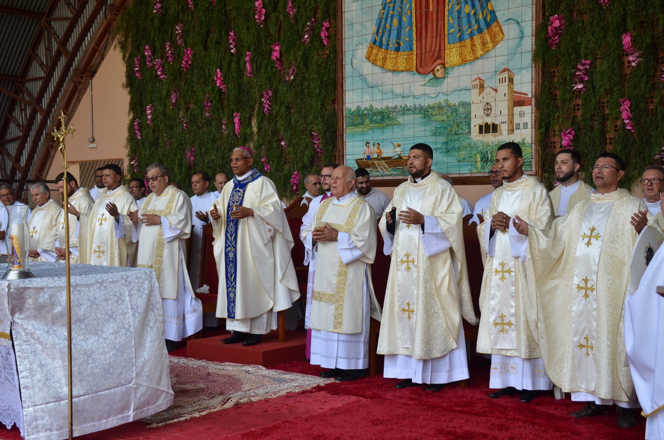 Romaria de N.Sra. Aparecida leva milhares de fiéis ao Santuário de Vila São Pedro