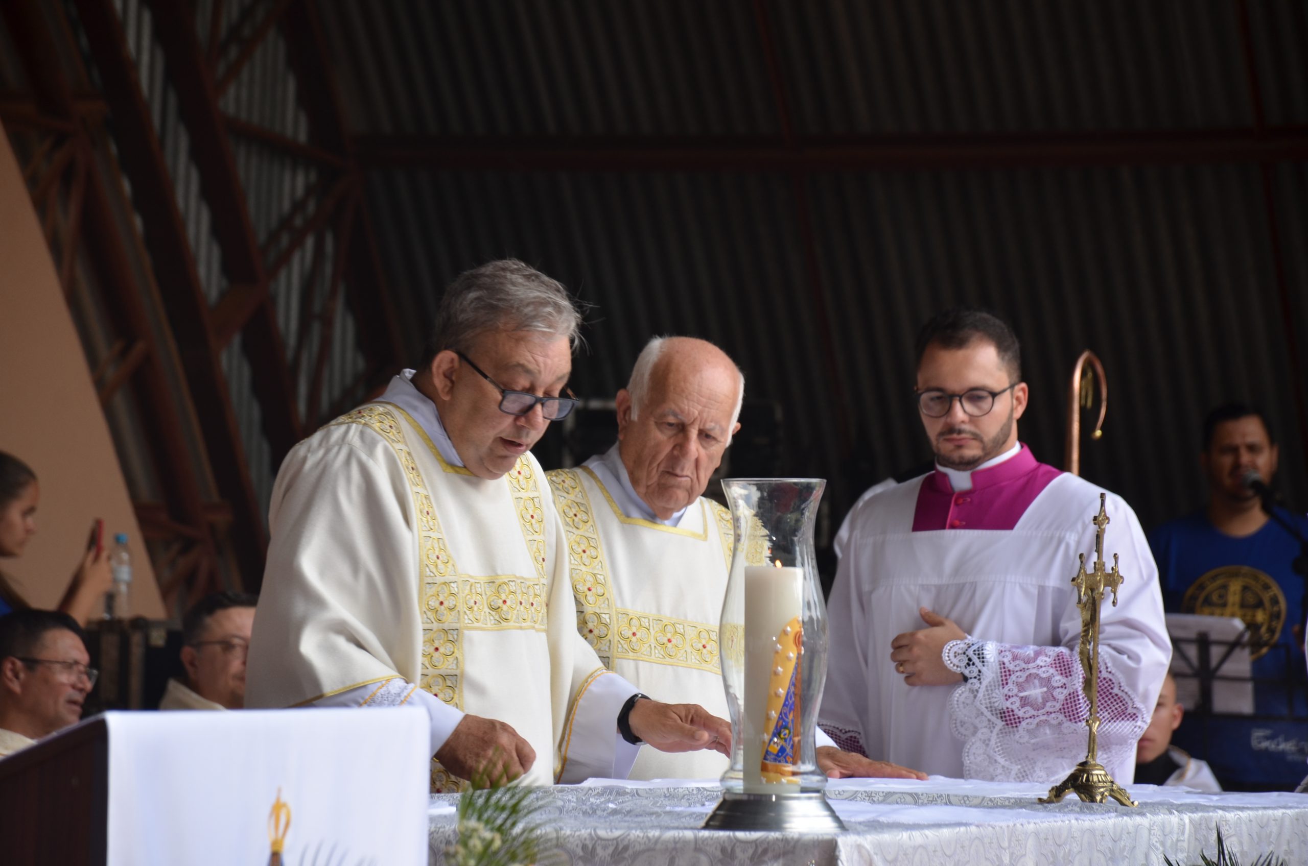 Romaria de N.Sra. Aparecida leva milhares de fiéis ao Santuário de Vila São Pedro