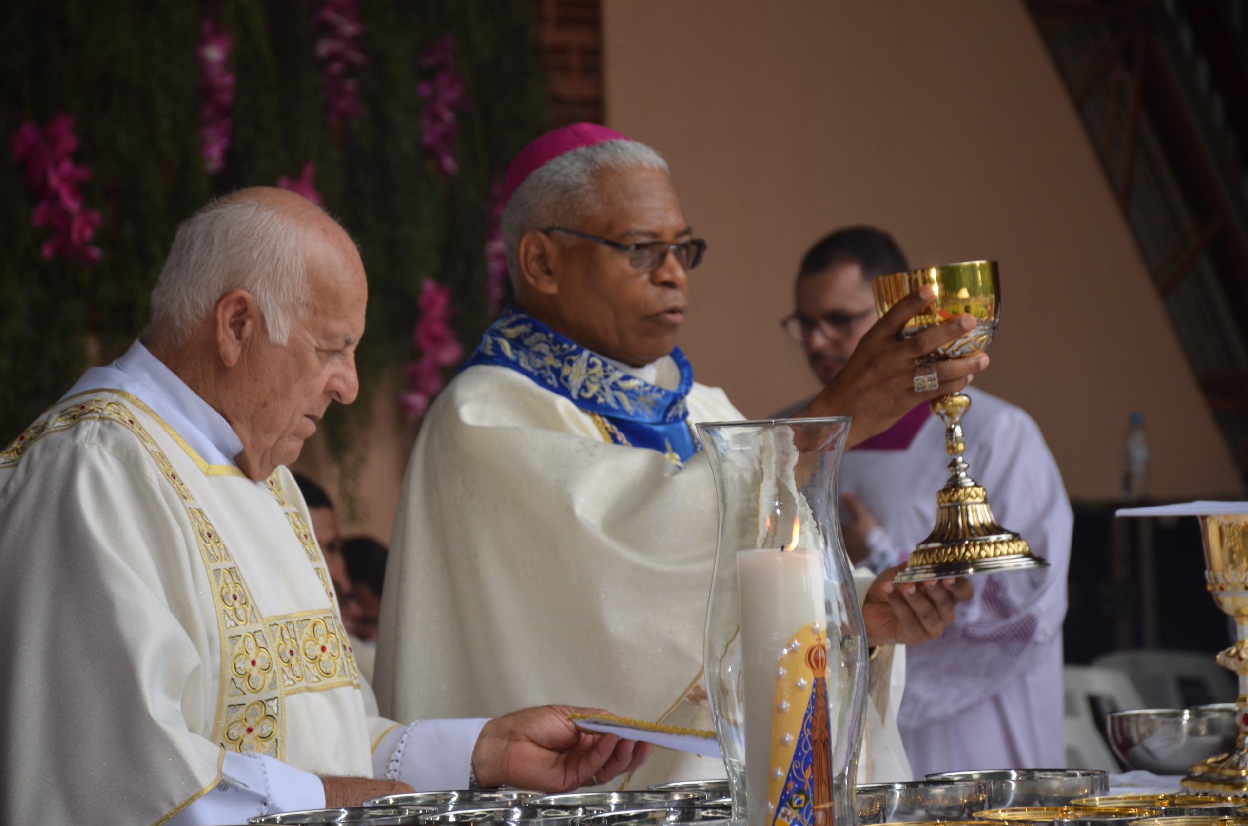 Romaria de N.Sra. Aparecida leva milhares de fiéis ao Santuário de Vila São Pedro