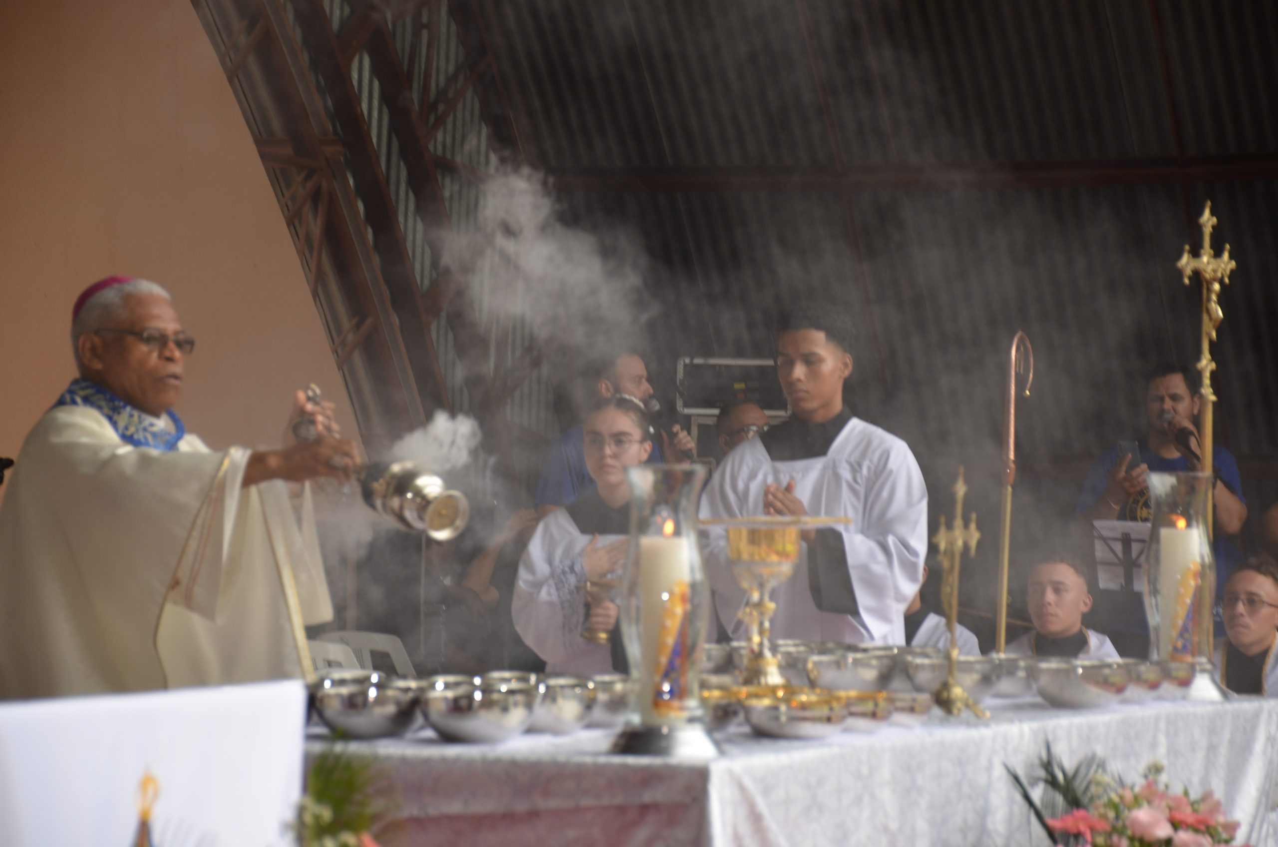 Romaria de N.Sra. Aparecida leva milhares de fiéis ao Santuário de Vila São Pedro