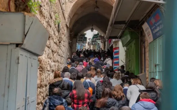 Mil jovens participam de Via Sacra pela paz em Jerusalém