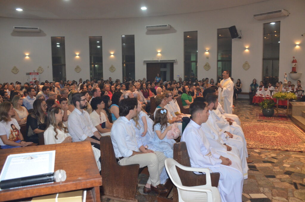 Missa em Ação de Graças e homenagens marcam os 16 anos de sacerdócio do Pe. Marcos Roberto