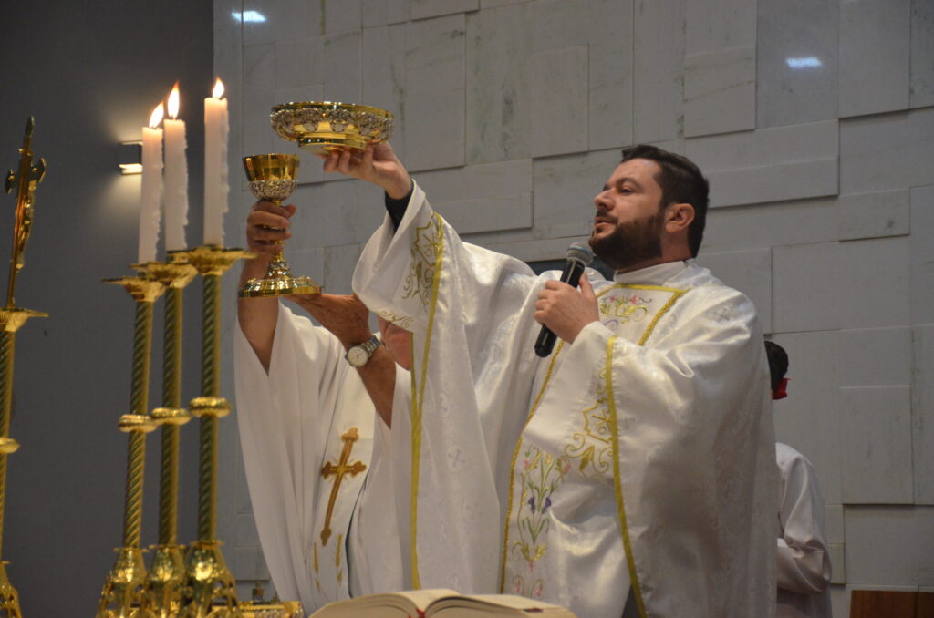 Missa em Ação de Graças e homenagens marcam os 16 anos de sacerdócio do Pe. Marcos Roberto