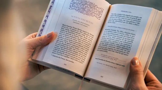 Há novenas “destinadas a causas específicas, como a novena para o trabalho, de são Josemaría Escrivá, e a da purificação, pedindo a intercessão de Maria para um coração puro”, disse o editor.