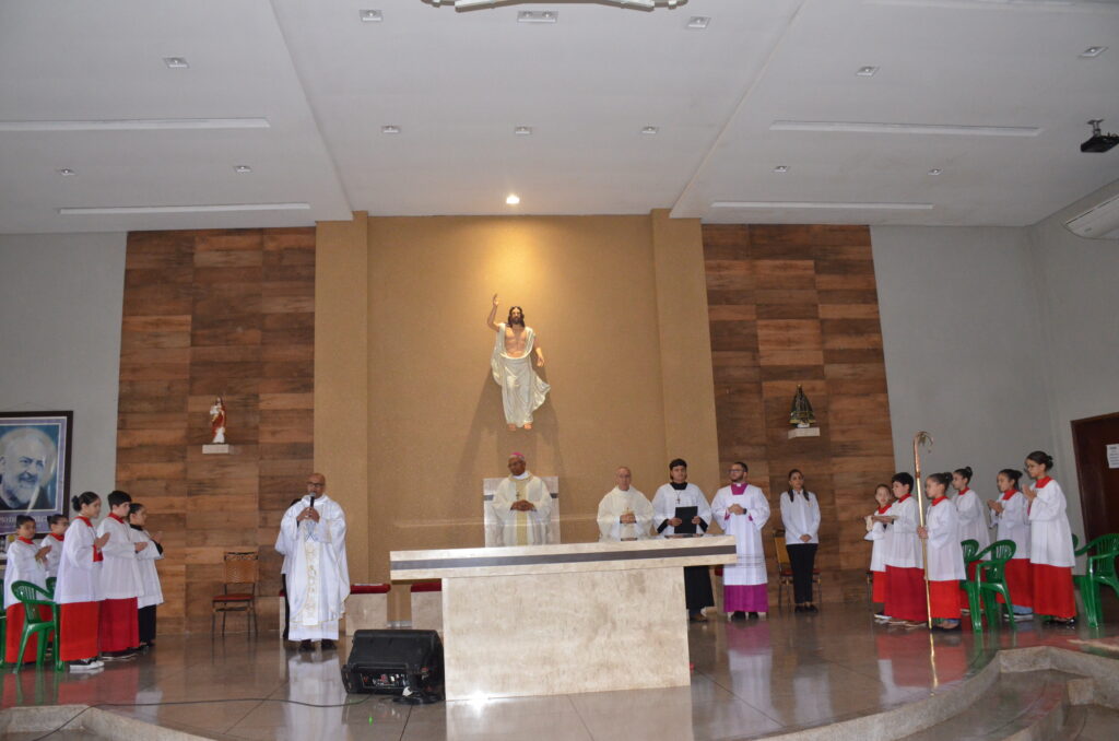 Dom Henrique preside Solenidade de Dedicação do Novo Altar do Santuário Pe. Pio