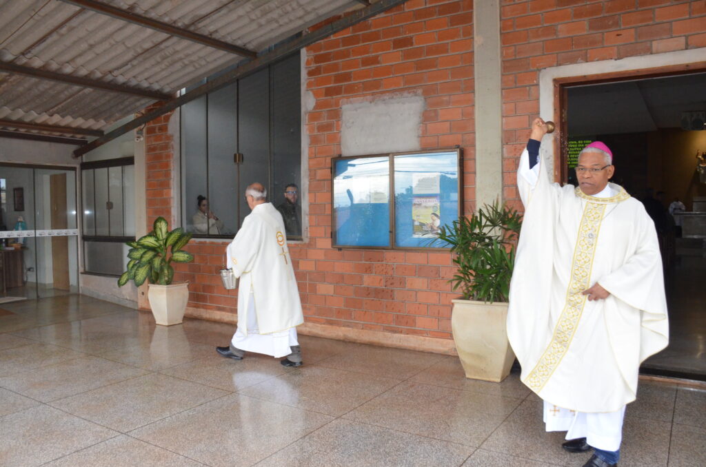 Dom Henrique preside Solenidade de Dedicação do Novo Altar do Santuário Pe. Pio