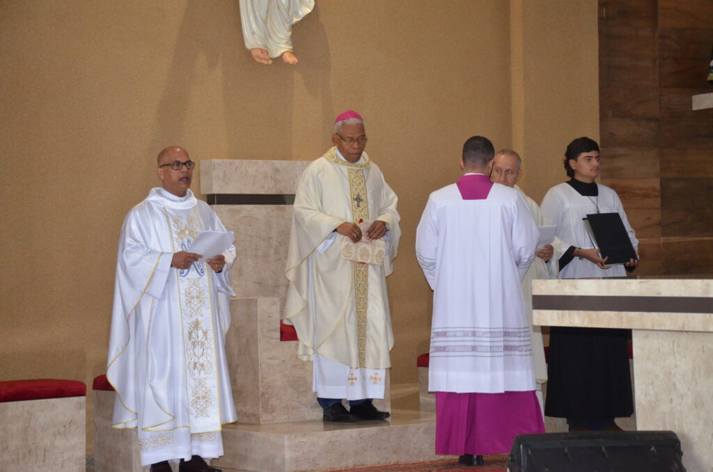 Dom Henrique preside Solenidade de Dedicação do Novo Altar do Santuário Pe. Pio