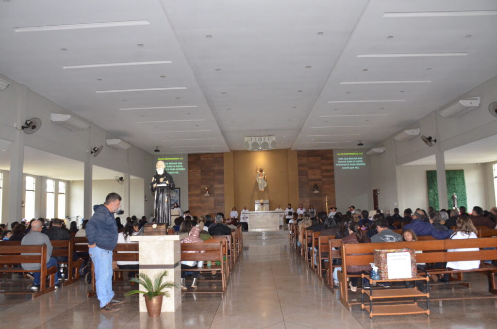 Dom Henrique preside Solenidade de Dedicação do Novo Altar do Santuário Pe. Pio