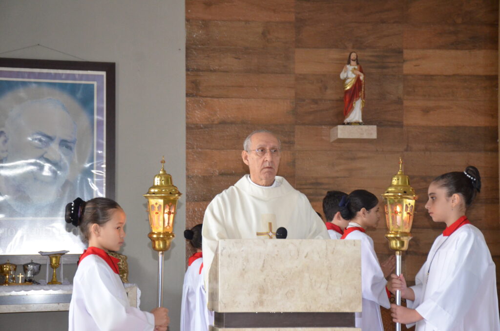 Dom Henrique preside Solenidade de Dedicação do Novo Altar do Santuário Pe. Pio