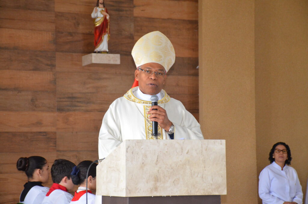 Dom Henrique preside Solenidade de Dedicação do Novo Altar do Santuário Pe. Pio