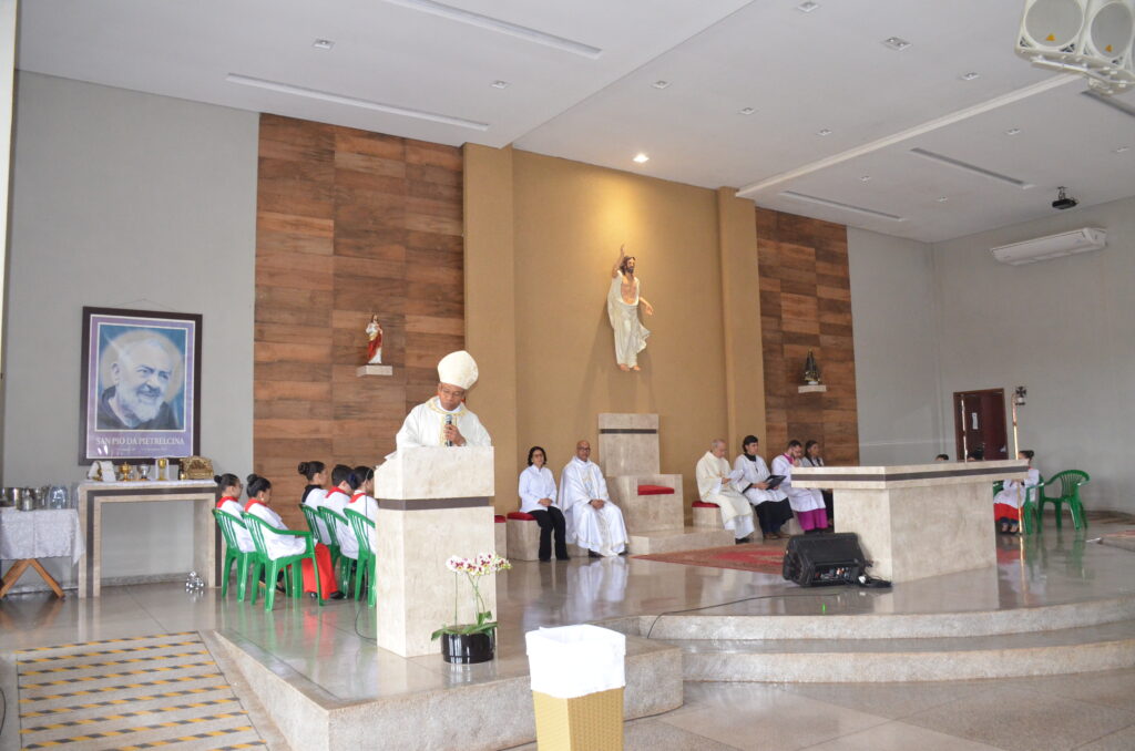 Dom Henrique preside Solenidade de Dedicação do Novo Altar do Santuário Pe. Pio