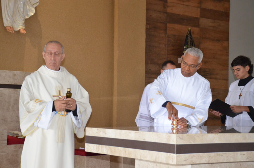 Dom Henrique preside Solenidade de Dedicação do Novo Altar do Santuário Pe. Pio