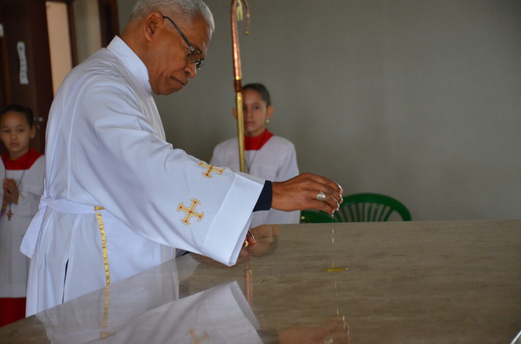 Dom Henrique preside Solenidade de Dedicação do Novo Altar do Santuário Pe. Pio