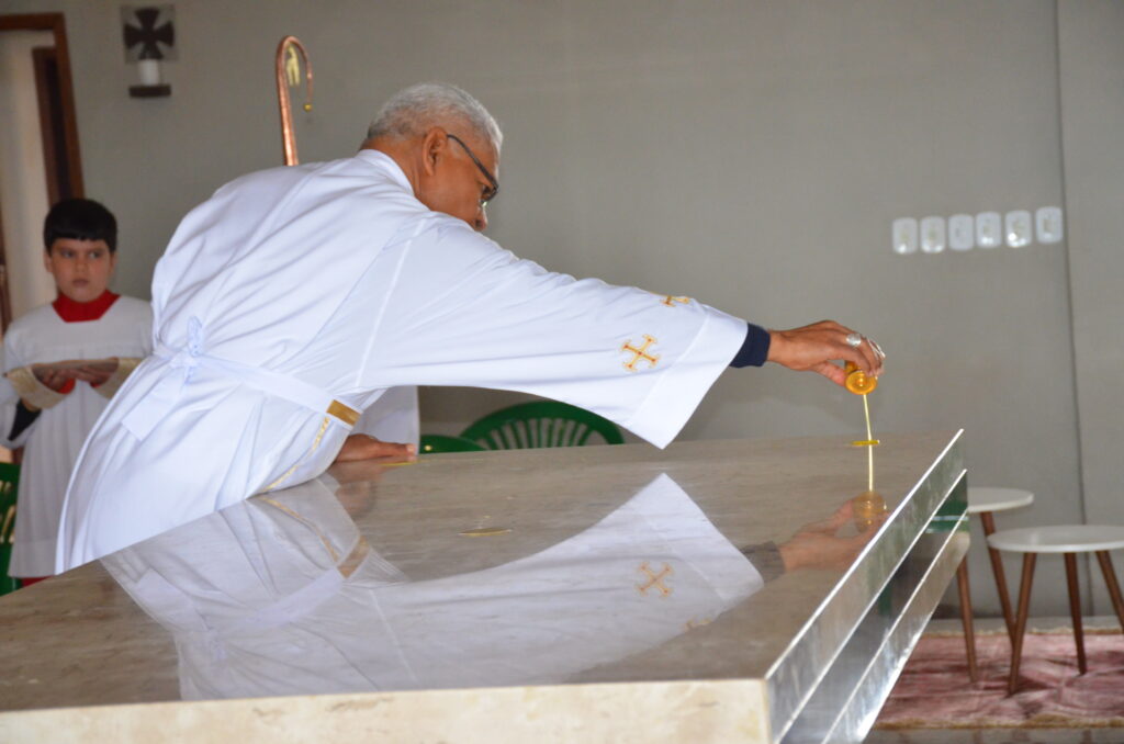 Dom Henrique preside Solenidade de Dedicação do Novo Altar do Santuário Pe. Pio