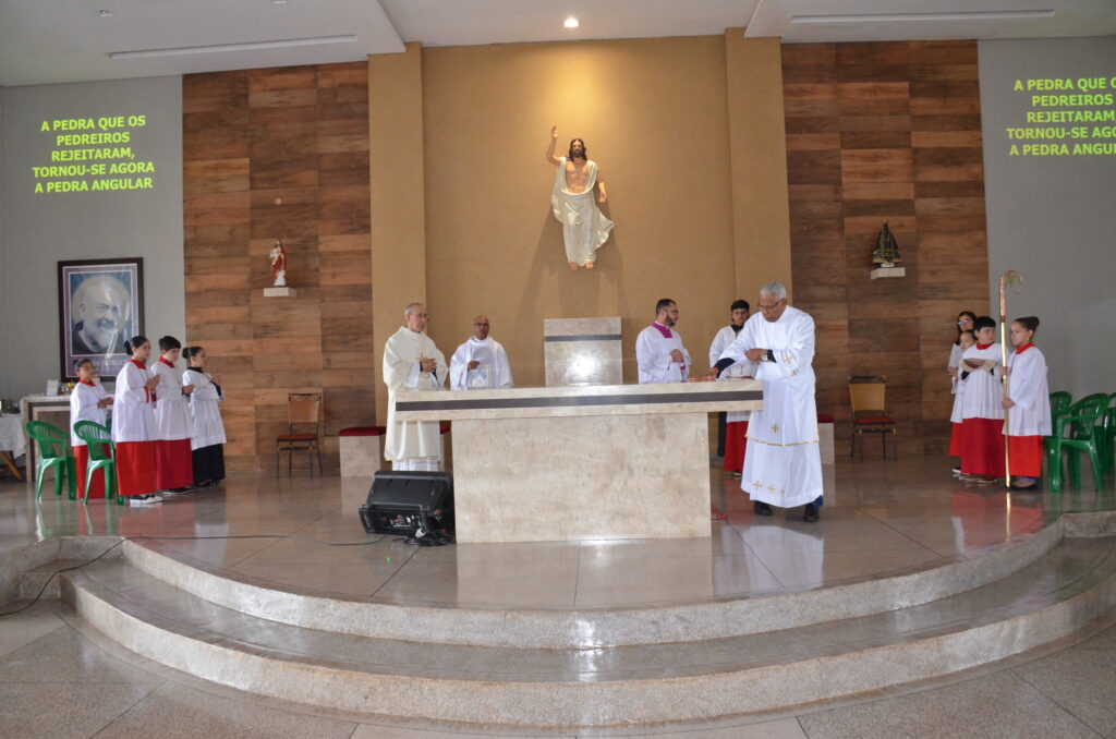 Dom Henrique preside Solenidade de Dedicação do Novo Altar do Santuário Pe. Pio