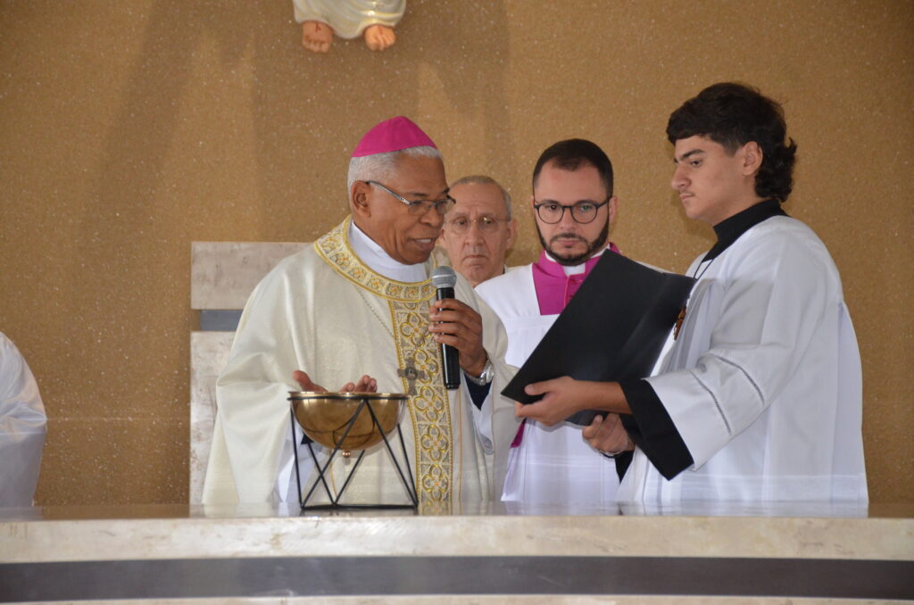 Dom Henrique preside Solenidade de Dedicação do Novo Altar do Santuário Pe. Pio