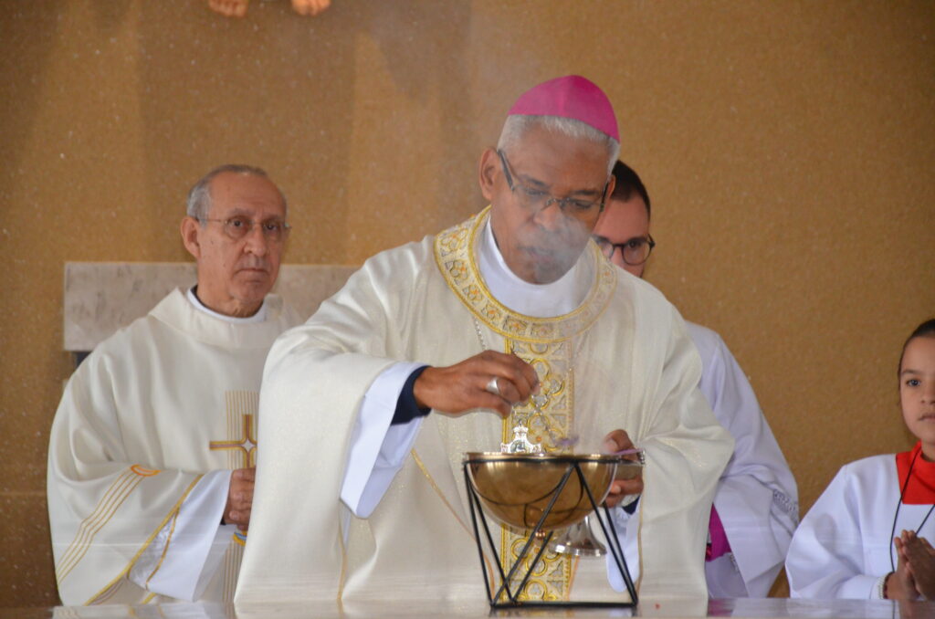 Dom Henrique preside Solenidade de Dedicação do Novo Altar do Santuário Pe. Pio