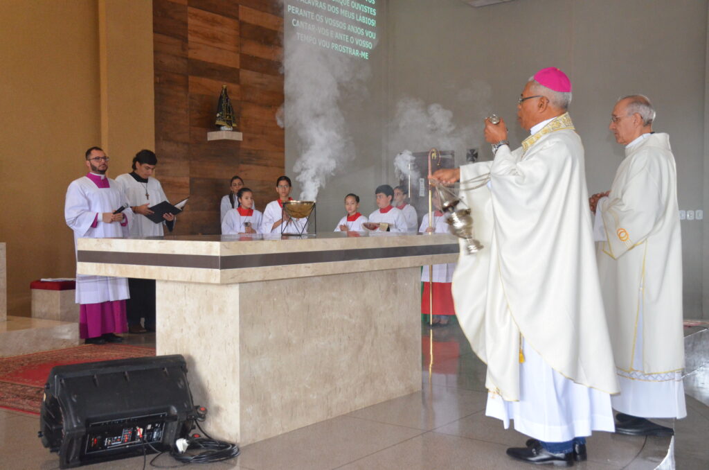 Dom Henrique preside Solenidade de Dedicação do Novo Altar do Santuário Pe. Pio