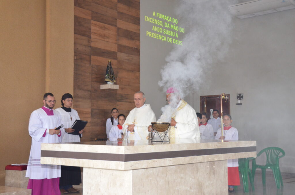 Dom Henrique preside Solenidade de Dedicação do Novo Altar do Santuário Pe. Pio