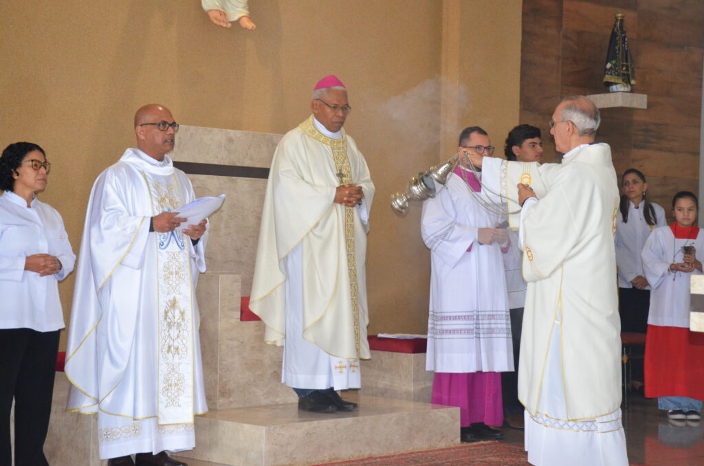 Dom Henrique preside Solenidade de Dedicação do Novo Altar do Santuário Pe. Pio