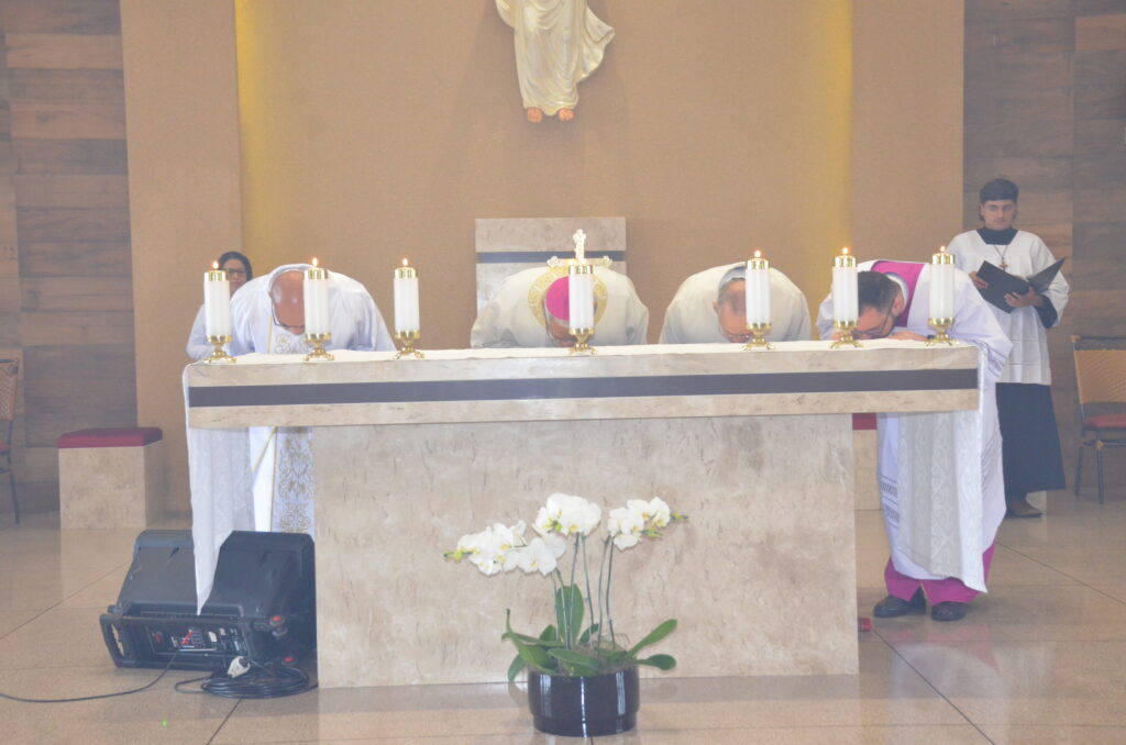 Dom Henrique preside Solenidade de Dedicação do Novo Altar do Santuário Pe. Pio