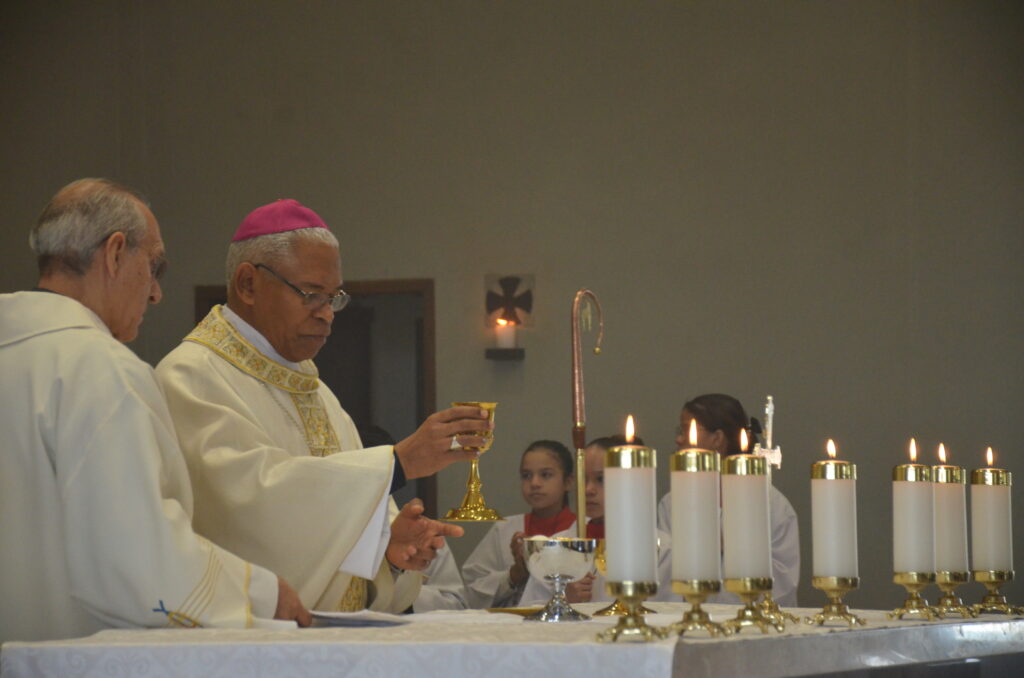 Dom Henrique preside Solenidade de Dedicação do Novo Altar do Santuário Pe. Pio