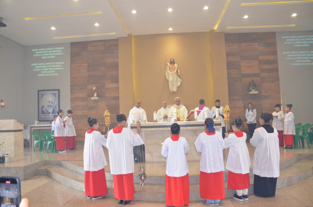 Dom Henrique preside Solenidade de Dedicação do Novo Altar do Santuário Pe. Pio