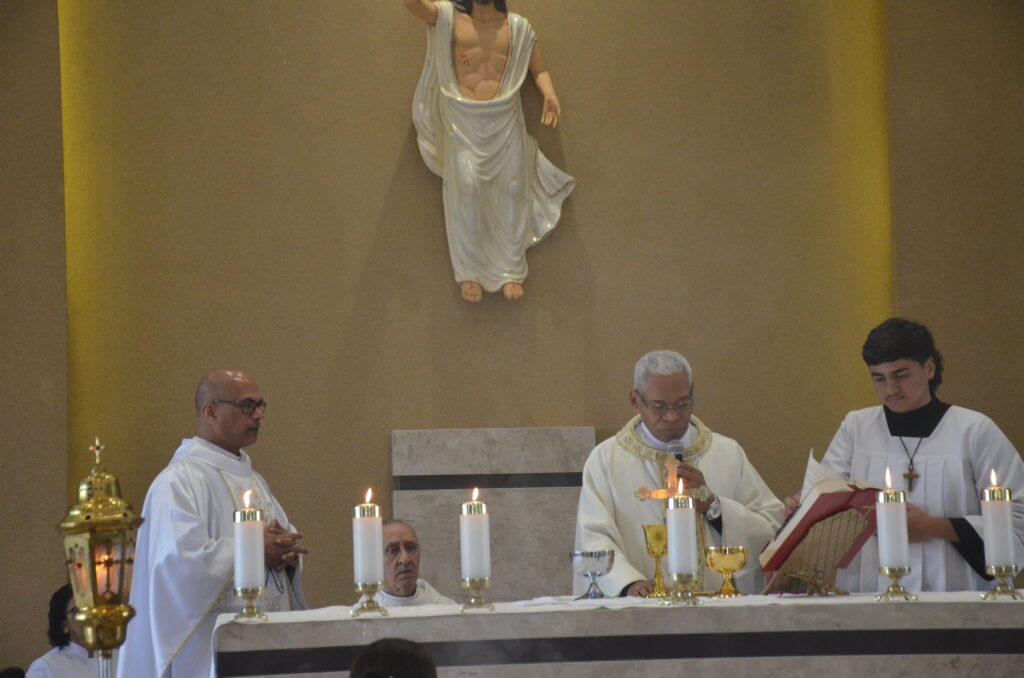 Dom Henrique preside Solenidade de Dedicação do Novo Altar do Santuário Pe. Pio