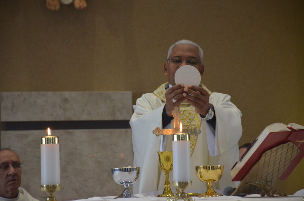 Dom Henrique preside Solenidade de Dedicação do Novo Altar do Santuário Pe. Pio