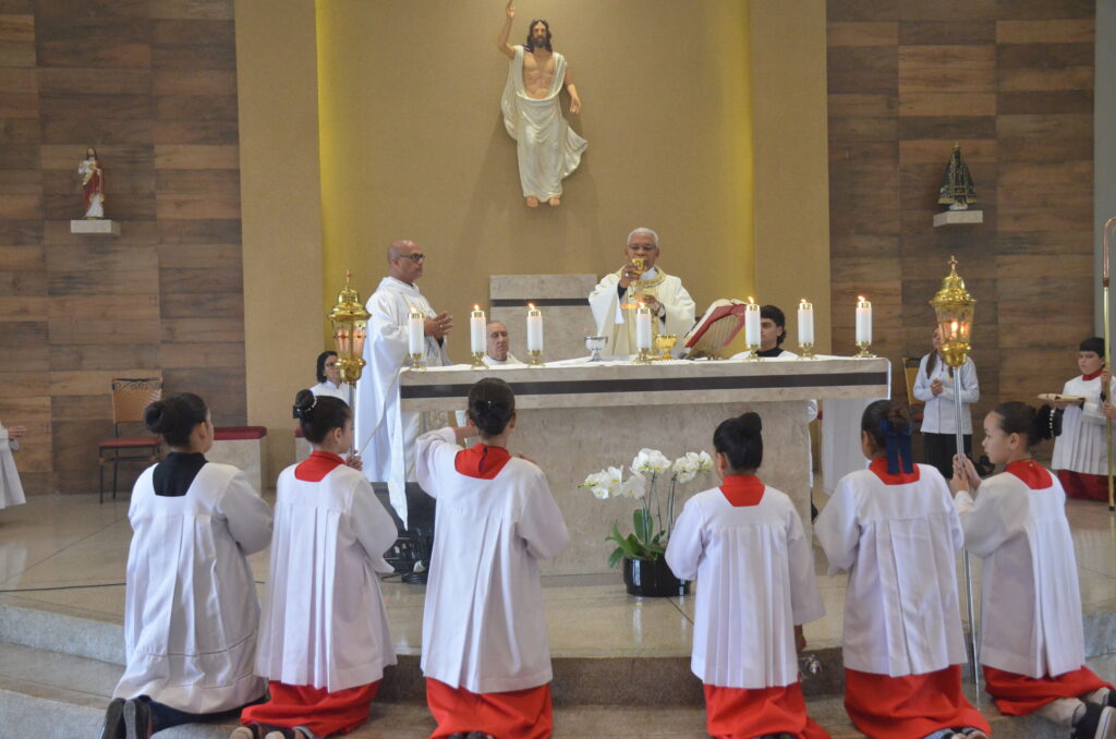 Dom Henrique preside Solenidade de Dedicação do Novo Altar do Santuário Pe. Pio