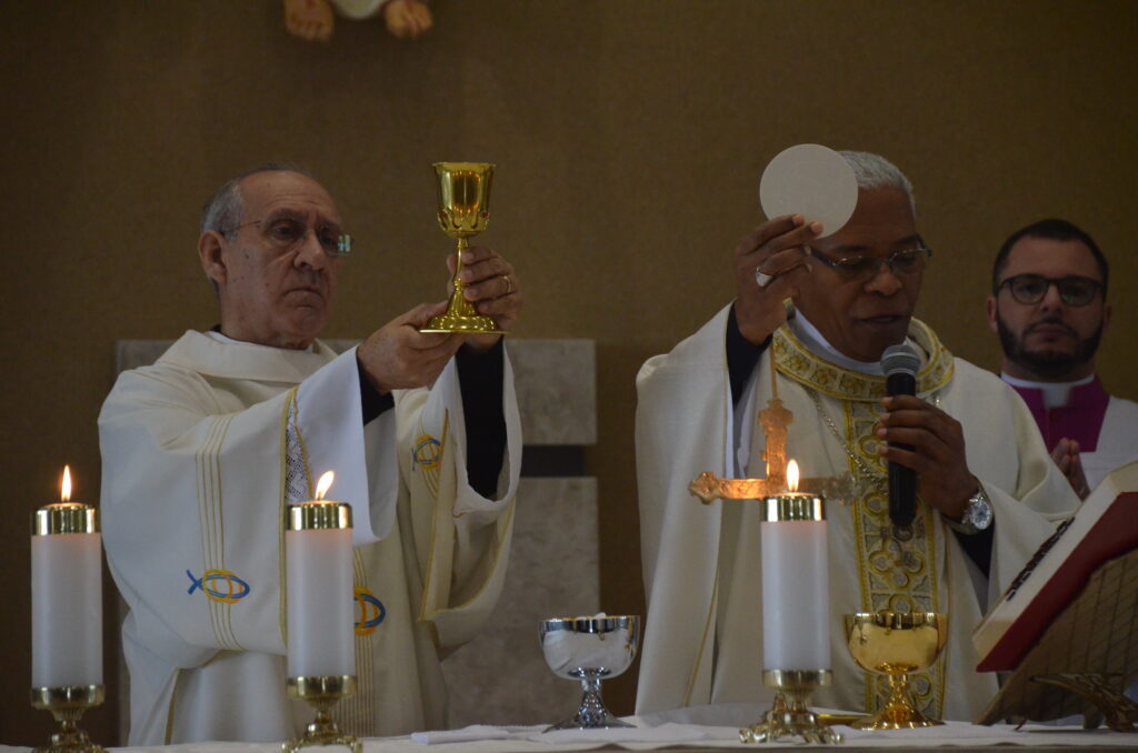 Dom Henrique preside Solenidade de Dedicação do Novo Altar do Santuário Pe. Pio