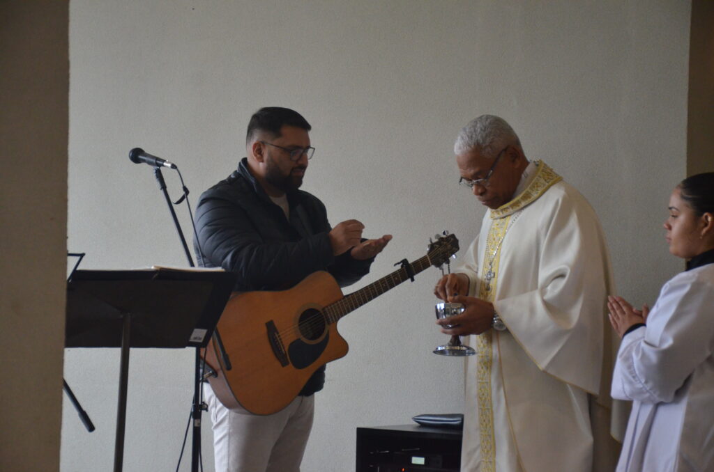 Dom Henrique preside Solenidade de Dedicação do Novo Altar do Santuário Pe. Pio