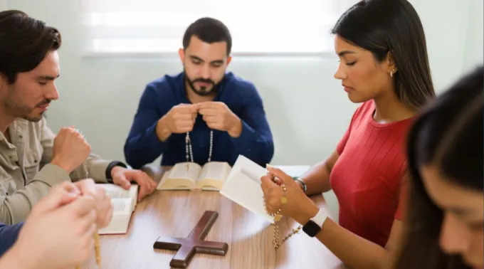 “O objetivo é que nós sejamos missionários do terço e ofertemos o maior número de corações a Nossa Senhora. Ou seja, ofertaremos o nosso próprio coração e o coração de todos aqueles que nós convidaremos para rezar conosco”, diz Hozana.