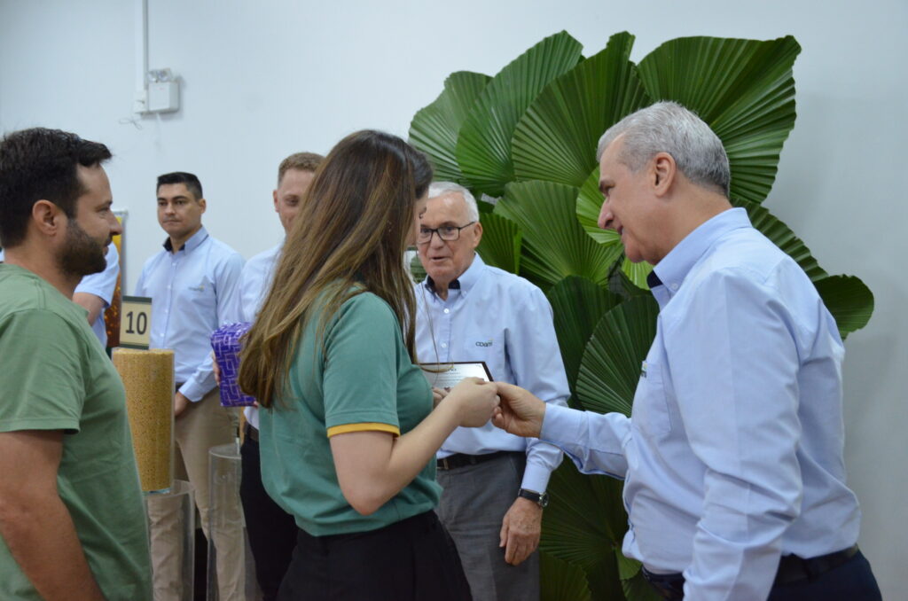 Tempo de Casa: COAMO presta homenagem aos seus funcionários