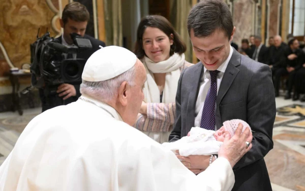 Papa pede acompanhar casais não casados ou divorciados “sem fechar portas”