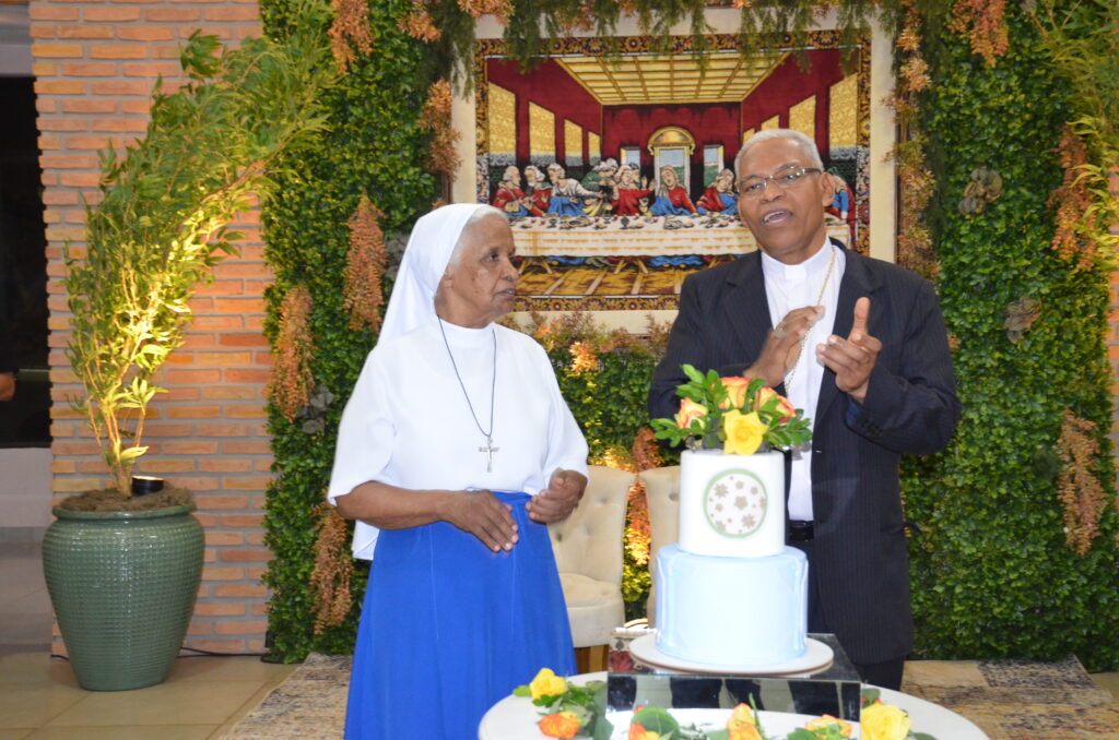 Missa Ação de Graças pelos 9 anos de ordenação episcopal Dom Henrique e 80 anos de sua mãe, ir. Sebastiana.