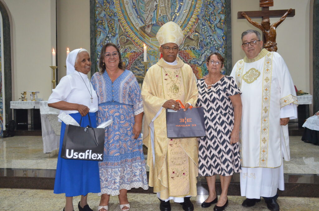 Missa Ação de Graças pelos 9 anos de ordenação episcopal Dom Henrique e 80 anos de sua mãe, ir. Sebastiana.