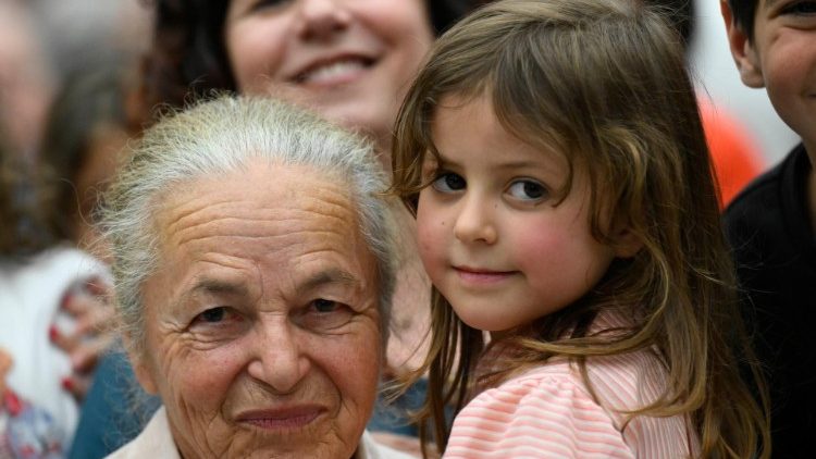 A esperança, coração do Jubileu, torna-se também o tema escolhido pelo Papa para o quinto Dia Mundial dedicado aos idosos, que ocorrerá no próximo dia 27 de julho. Os versículos do Livro do Eclesiástico indicam que a esperança no Senhor é o caminho para uma velhice cristã e reconciliada.