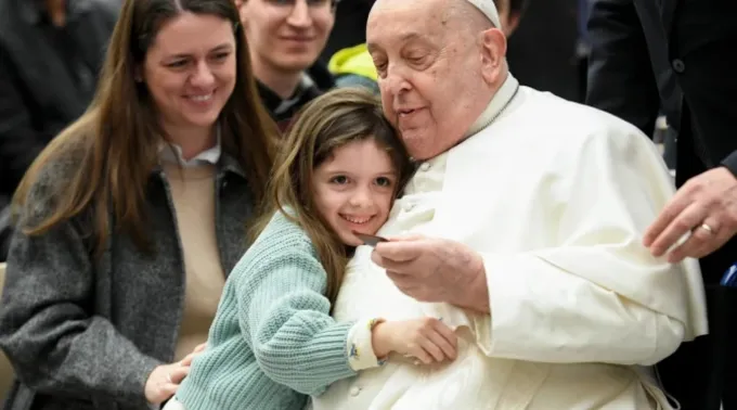 No início de sua catequese, o papa Francisco destacou que em Israel “não havia a obrigação de apresentar o menino no Templo, mas quem vivia à escuta da Palavra do Senhor e desejava conformar-se com ela, considerava-a uma prática preciosa”.