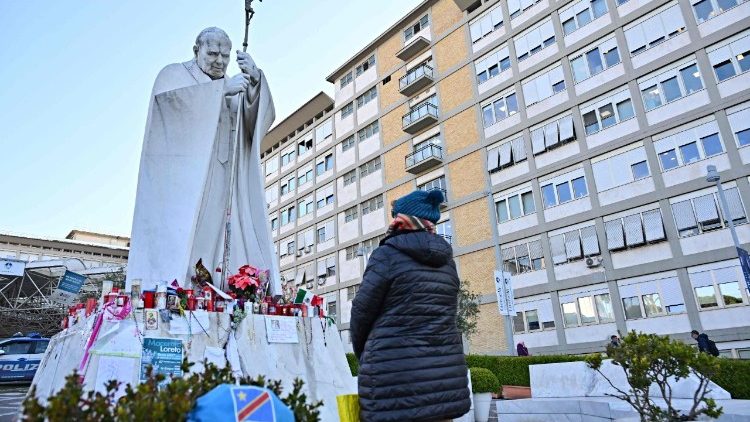 O Papa Francisco mantém seu repouso após uma noite tranquila. Essa é a atualização sobre a saúde do Pontífice divulgada na manhã desta quinta-feira, 6 de março, pela Sala de Imprensa da Santa Sé.