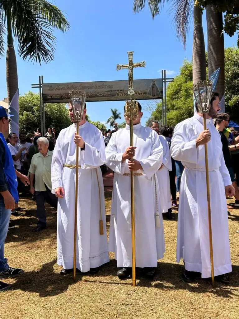 Romaria Diocesana de Nossa Senhora Aparecida reúne uma multidão de fiéis no Santuário Diocesano