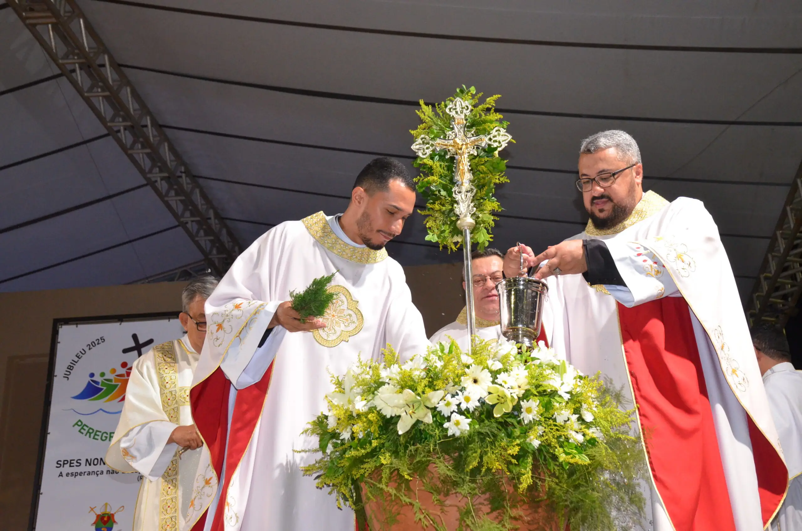 Abertura do Ano Jubilar reúne multidão de fiéis em Dourados