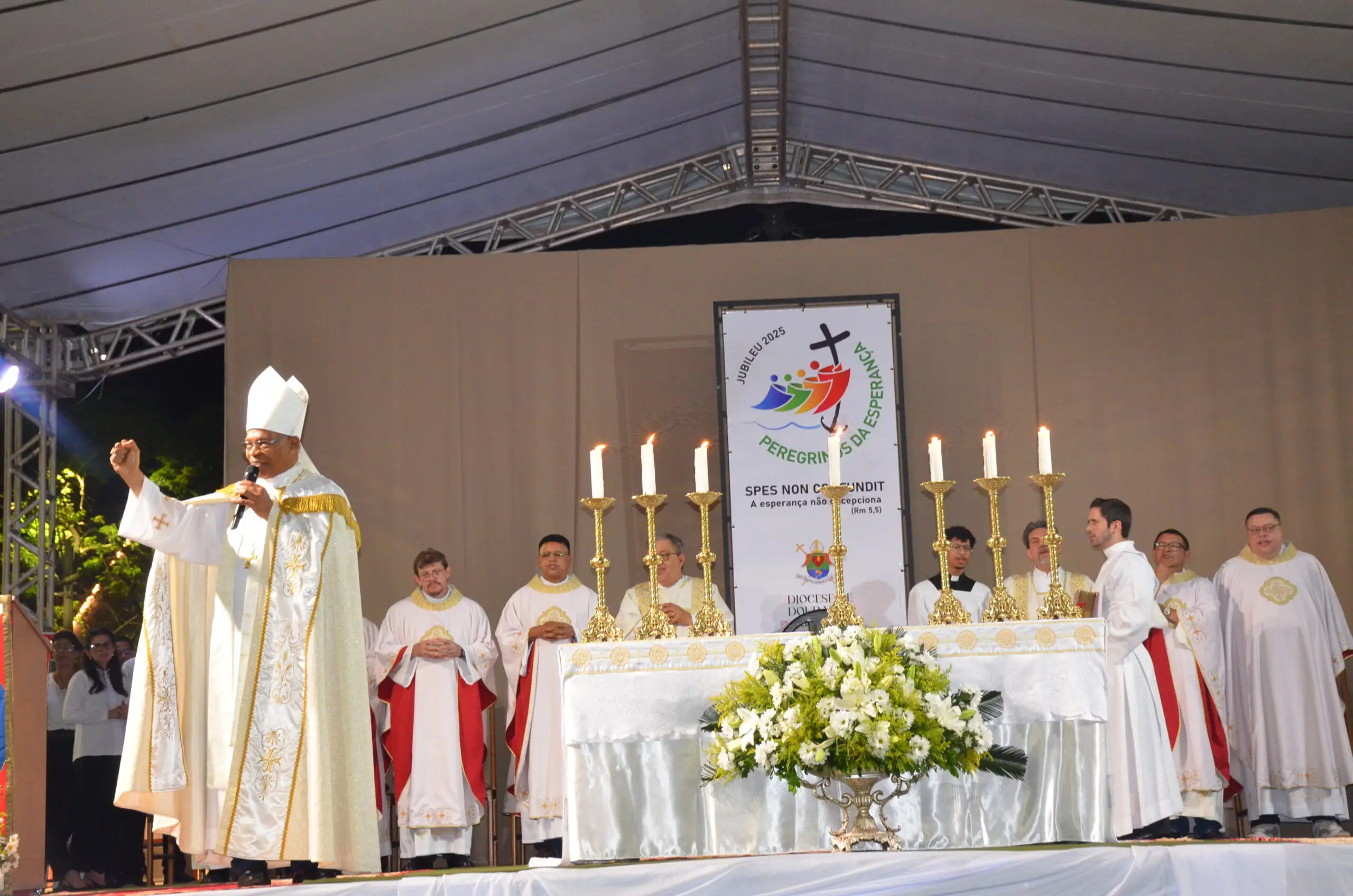 Abertura do Ano Jubilar reúne multidão de fiéis em Dourados