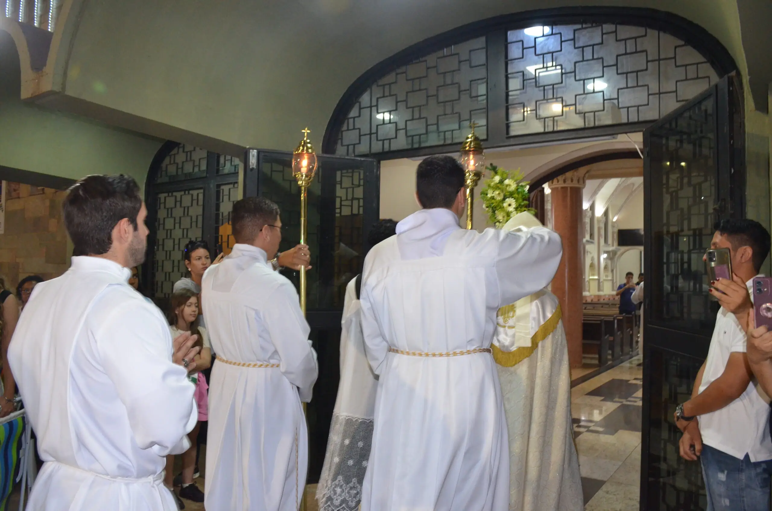 Abertura do Ano Jubilar reúne multidão de fiéis em Dourados